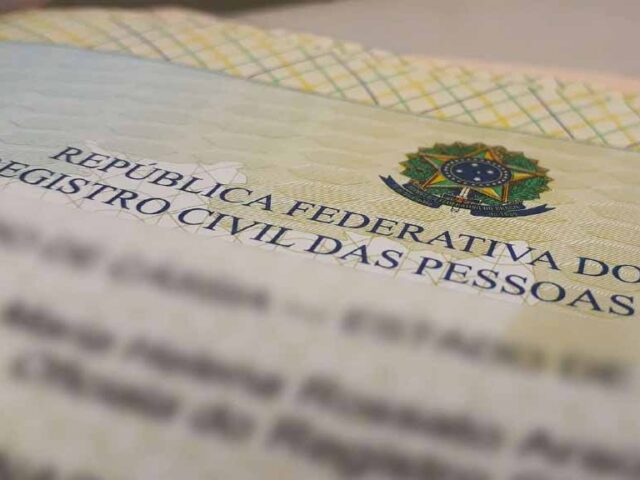 Retificação de registro civil. Exclusão do sobrenome incorporado por ocasião do casamento.